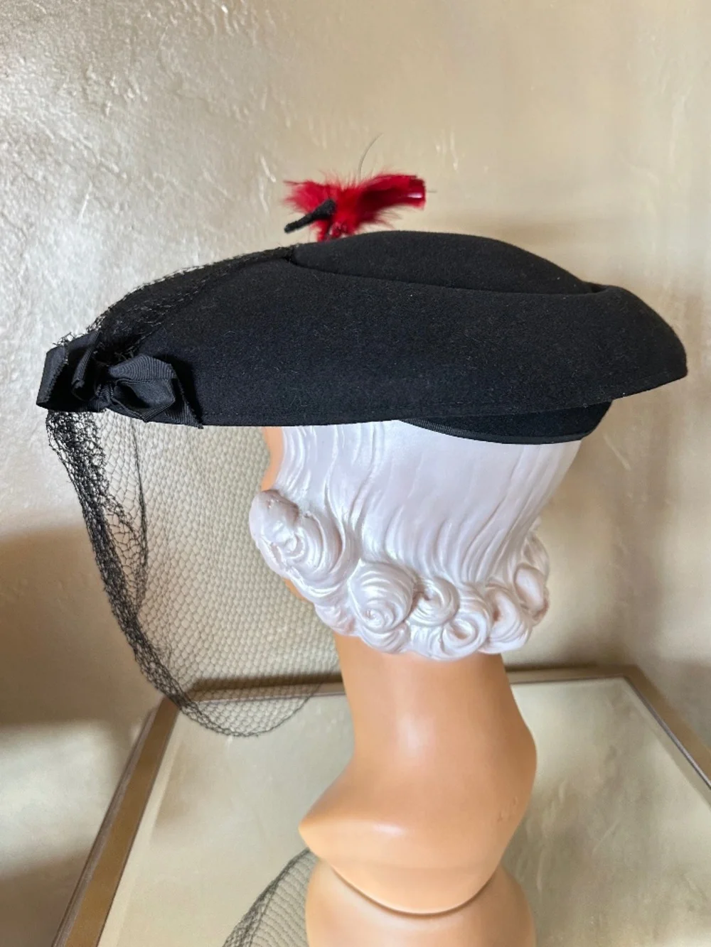 SUPERB 1940's BLACK FELT WIDE BRIM HAT + RED FEATHER 